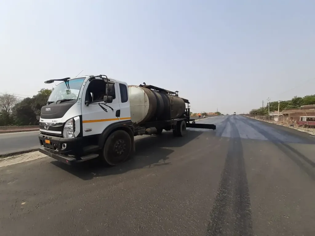 BITUMEN PRESSURE DISTRIBUTOR